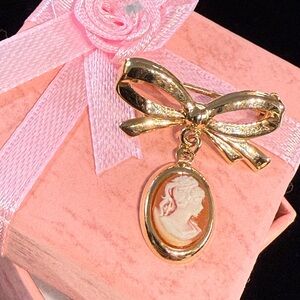 Vintage Mini Bow Cameo Gold Tone Brooch